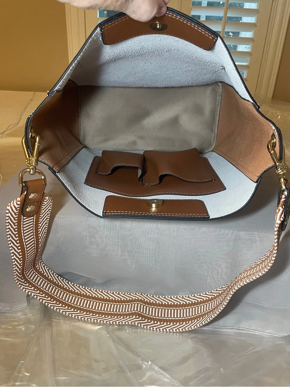 BOSTANTEN Women’s Soft Leather Hobo Bucket Shoulder Bag Two Toned Brown & Cream